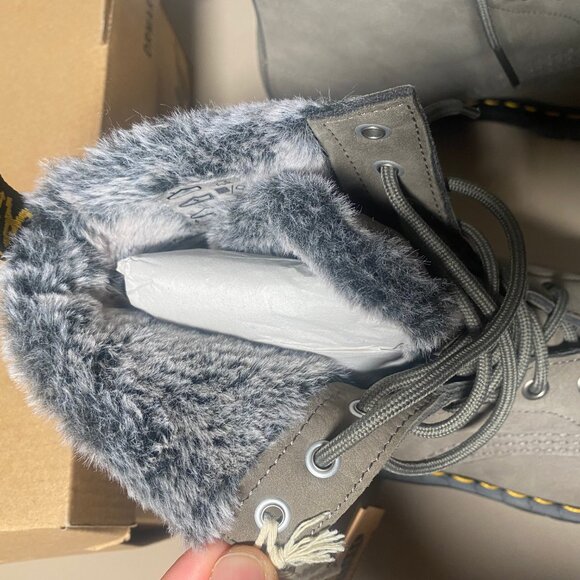 NWT 10 Dr. Martens 1460 Serena Nickel Grey Faux Fur Lined Nubuck Leather Boot - Picture 4 of 6